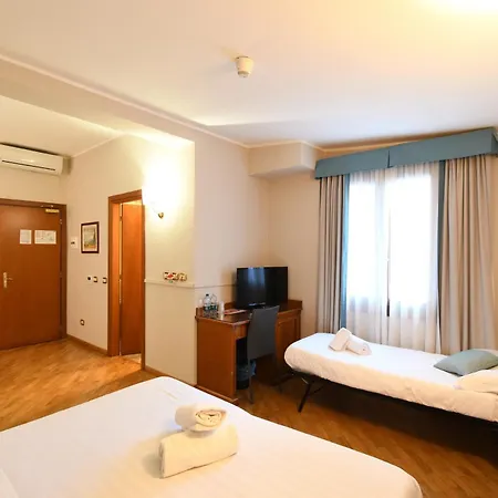 Ξενοδοχείο Cavour 3*