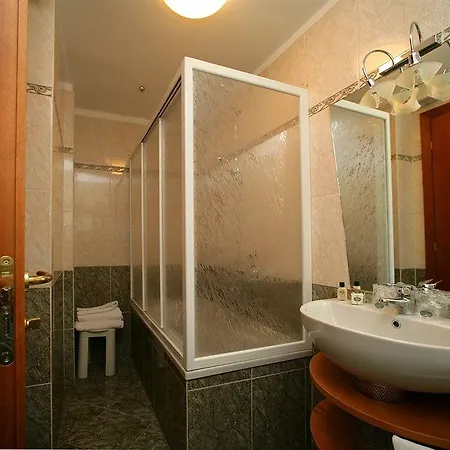 Ξενοδοχείο Cavour 3*