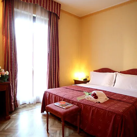 מלון Cavour 3*