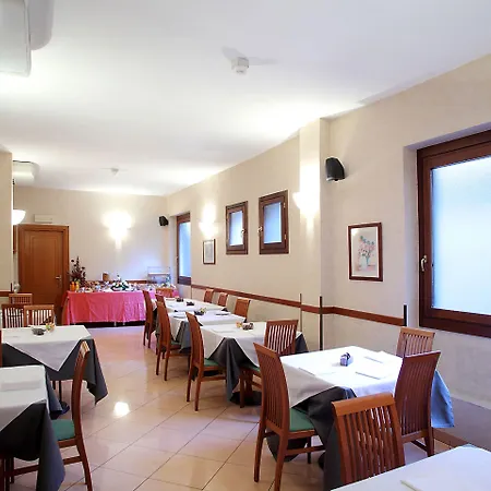 Cavour מלון ראפאלו
