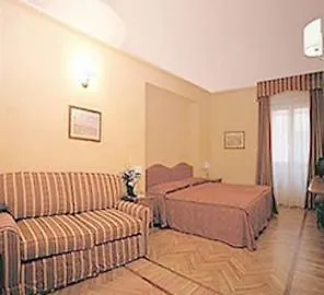 Cavour מלון 3*